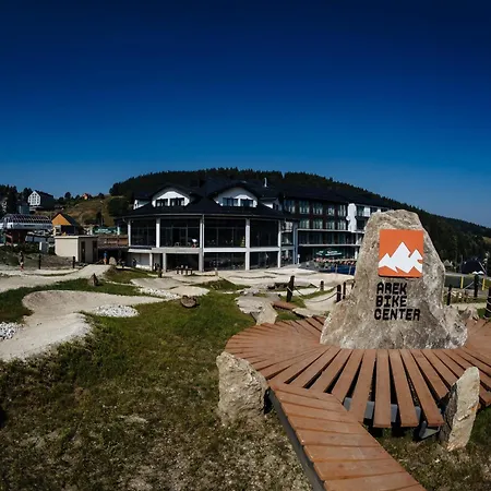 Snow & Czarna Gora *